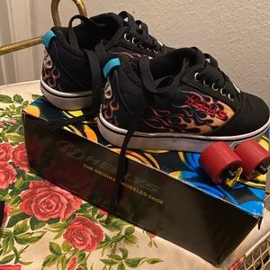Kids heelys skate shoes size 1